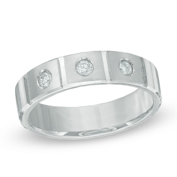 Men�s 1/5 CT. T.W. Diamond Three Stone Wedding Band in 14K