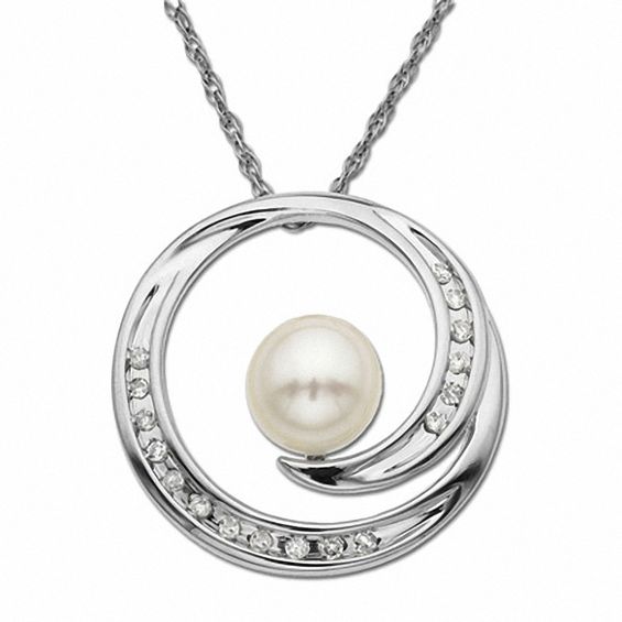 Freshwater Cultured Pearl Circle Pendant in 14K Gold with Diamond Accents