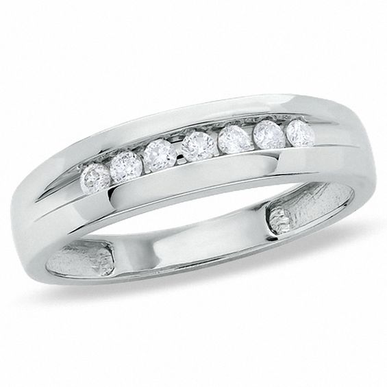 Men's 1/4 CT. T.w. Diamond Wedding Band in 10K White Gold