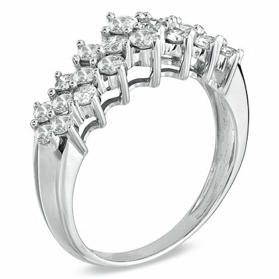 1 CT. T.w. Diamond Cluster Pyramid Band in 10K Gold