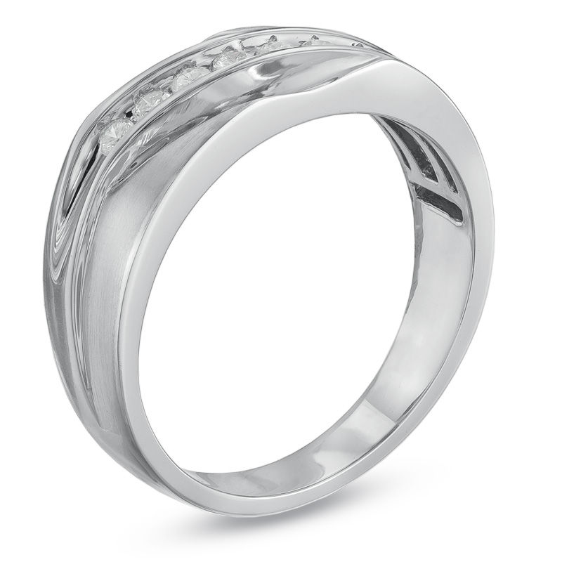 Men's 1/4 CT. T.W. Diamond Seven Stone Wedding Band in 10K