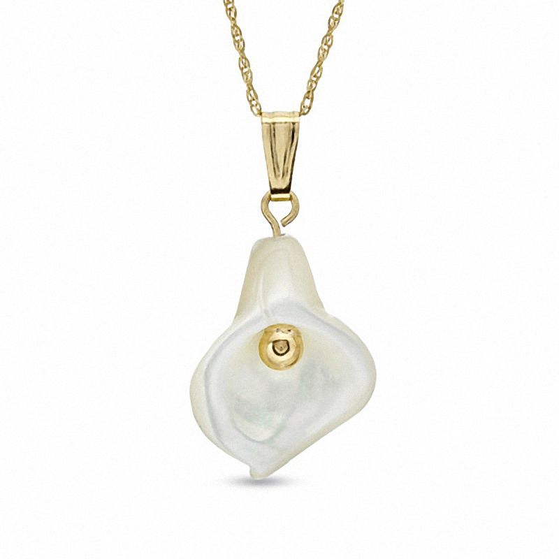 Mother-of-Pearl Flower Pendant in 14K Gold