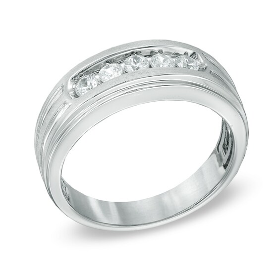 1/ CT. T.w. Diamond Five Stone Band in 10K White Gold