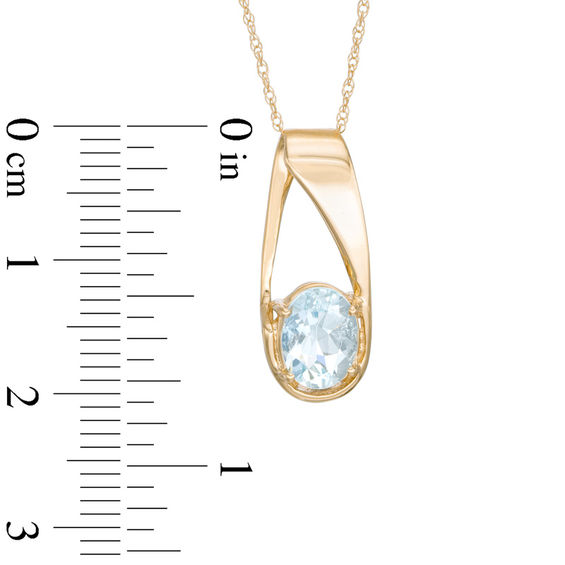 Oval Aquamarine Pendant in 10K Gold