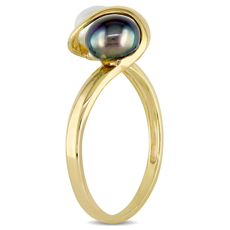 5.5 - 6.0mm Button White and Dyed Black Cultured Freshwater Pearl Bypass Ring in 10K Gold