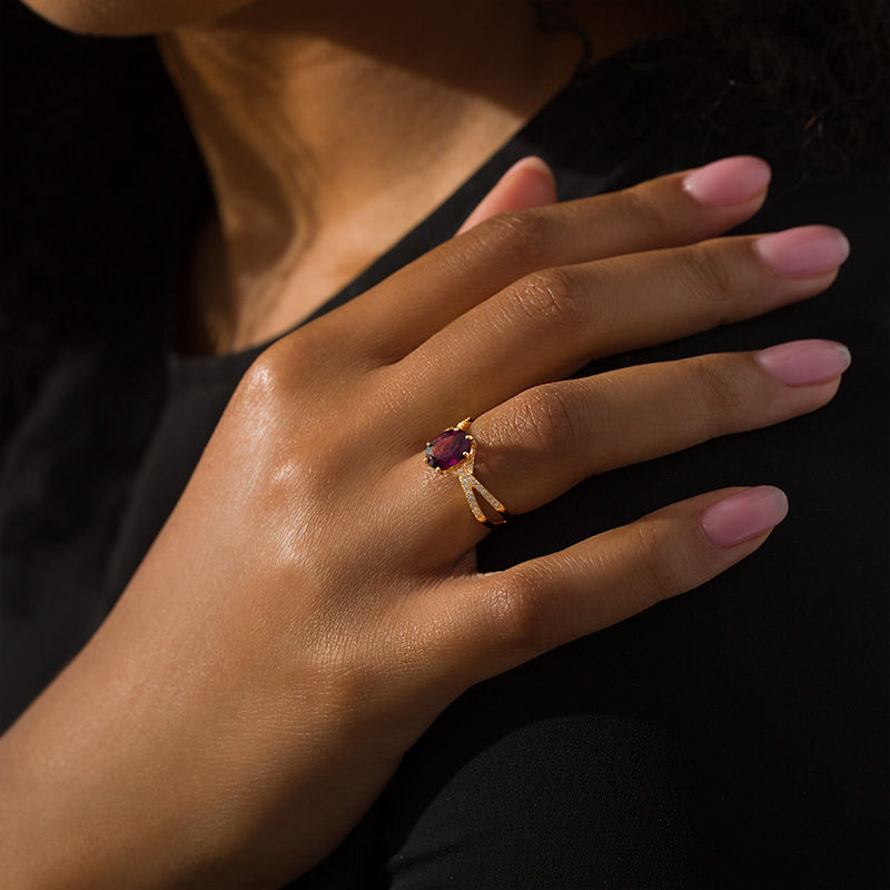 Main Image 3 of Oval Grape Garnet and 1/4 CT. T.W. Diamond Split Shank Ring in 14K Gold