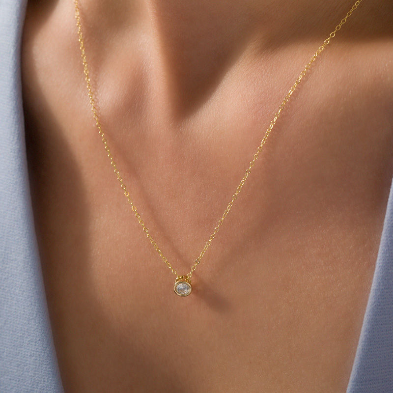 Modern 1/4 Carat Princess Cut Diamond Necklace In Yellow Gold