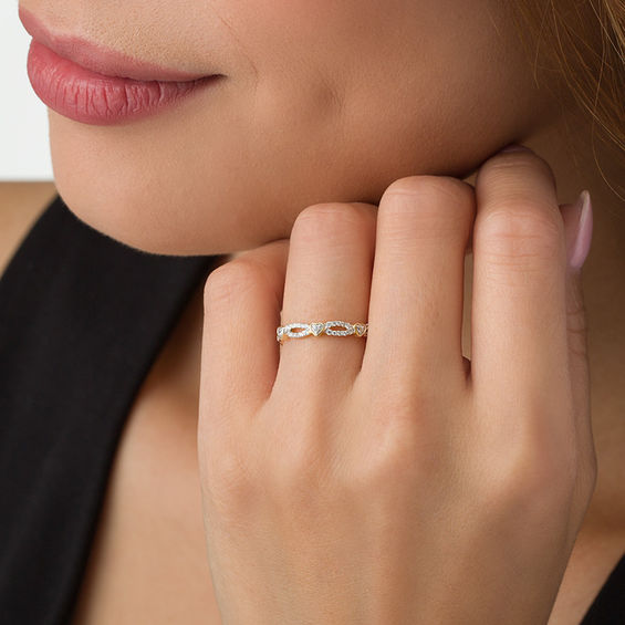 1/4 CT. T.w. Diamond Alternating Heart Stackable Band in 10K Gold