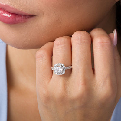 Fake Diamond Rings that look REAL from Luxuria Diamonds