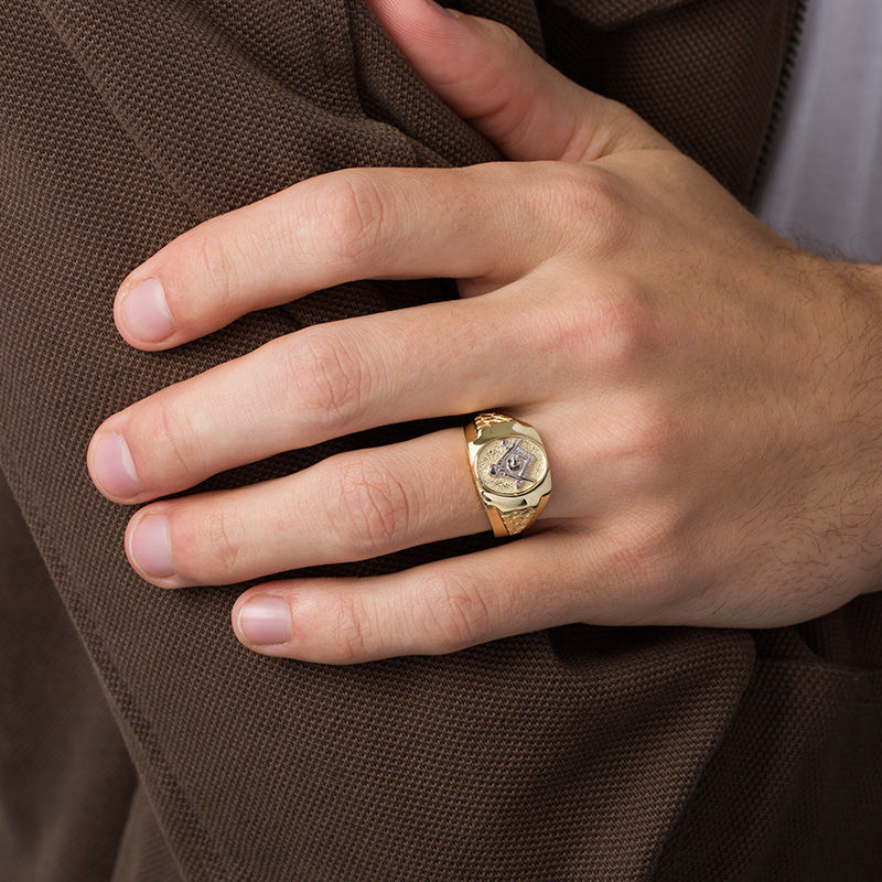 Men's Masonic Signet Ring in 10K Gold