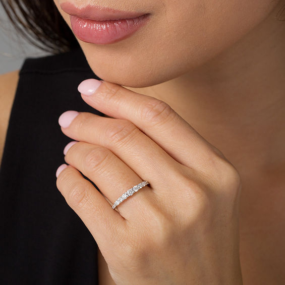 1/2 CT. T.w. Diamond Graduated Anniversary Band in 14K Gold