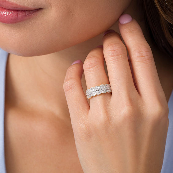 1 CT. T.w. Diamond Double Row Scallop-Edge Band in 10K Gold