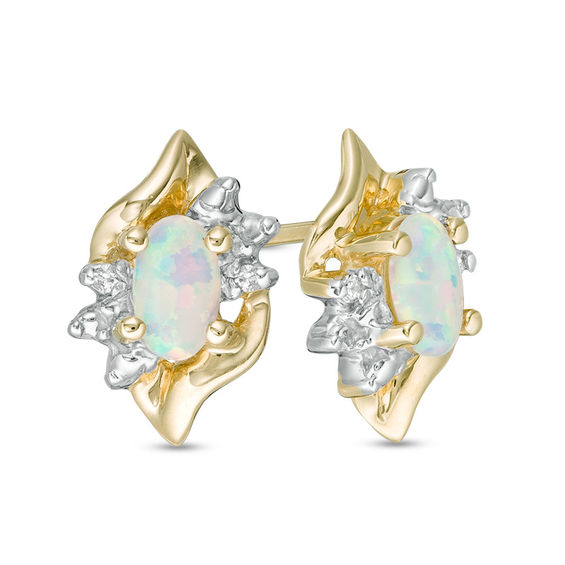 X64 10K Yellow Gold /& Opal Stud Earrings and Pendant on a 10K Chain.