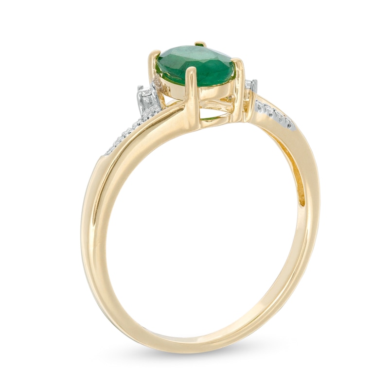 Main Image 3 of Oval Emerald and 1/20 CT. T.W. Diamond Vintage-Style Split Shank Ring in 10K Gold