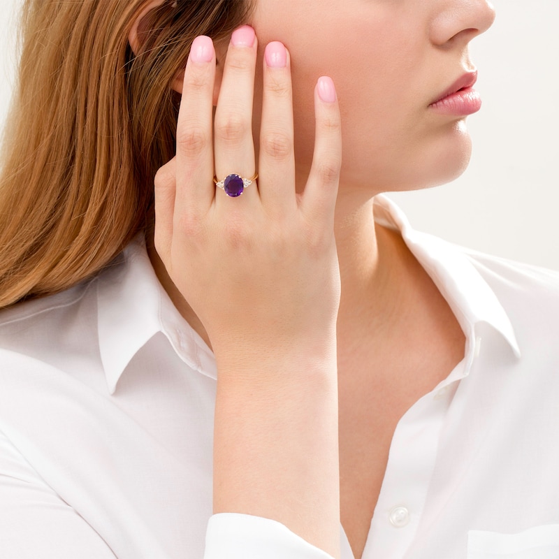 Main Image 2 of Oval Amethyst and White Topaz Tri-Sides Ring in 10K Gold