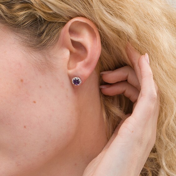 6.0mm Amethyst Vintage-Style Claw Frame Stud Earrings in Sterling Silver 6.0mm Amethyst Vintage-Style Claw Frame Stud Earrings in Sterling Silver