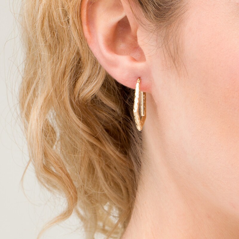 Main Image 2 of 2.56mm Diamond-Cut Geometric Hoop Earrings in 14K Gold