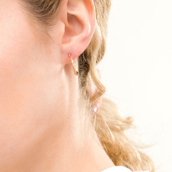 17.0mm Graduated Swirl Pattern Hoop Earrings in 10K Gold
