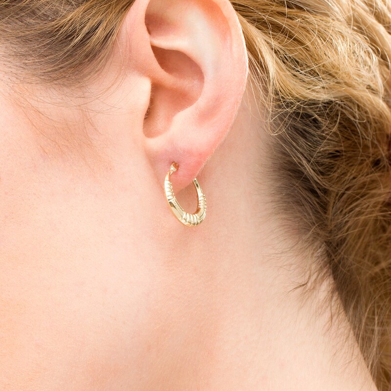 Main Image 2 of 17.0mm Graduated Ribbed Pattern Hoop Earrings in 10K Gold