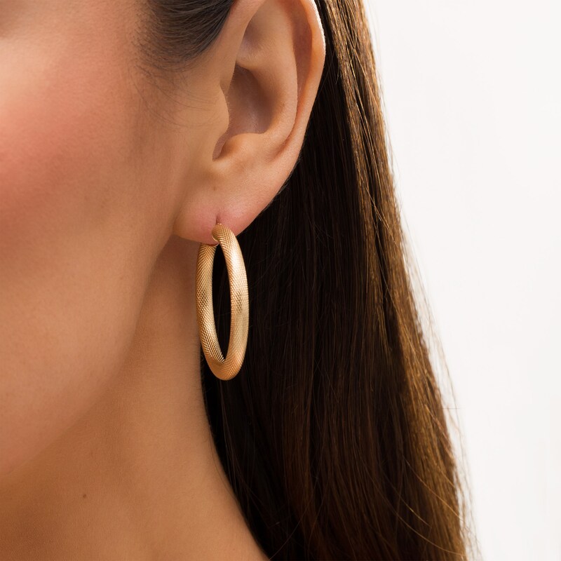 Main Image 2 of Made in Italy 30.0mm Diamond-Cut Tube Hoop Earrings in 14K Gold