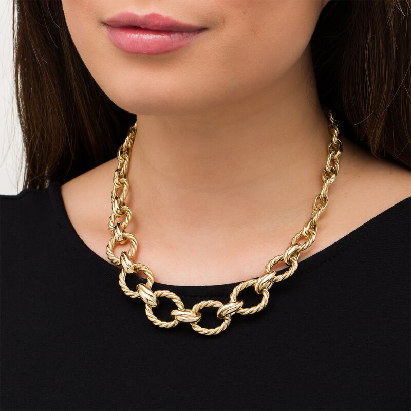 Main Image 2 of Rope-Textured Graduated Link Chain Necklace in 10K Gold