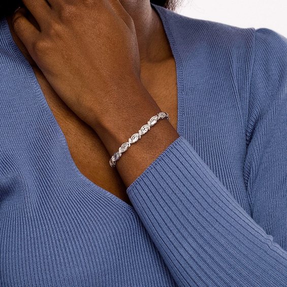 2 CT. T.w. Diamond Scallop Edge Bracelet in 10K White Gold â 7.25"