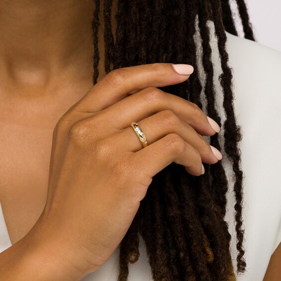 1/6 CT. T.w. Diamond Scatter Band in 10K Gold