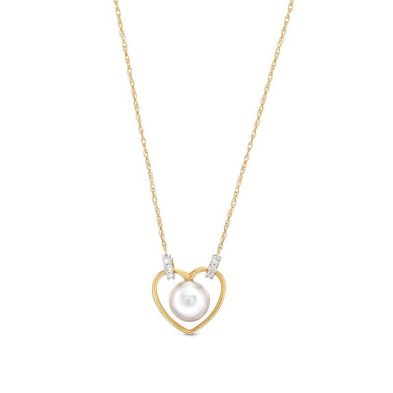 Main Image 1 of Freshwater Cultured Pearl and 1/20 CT. T.W. Diamond Collar Necklace in 10K Gold