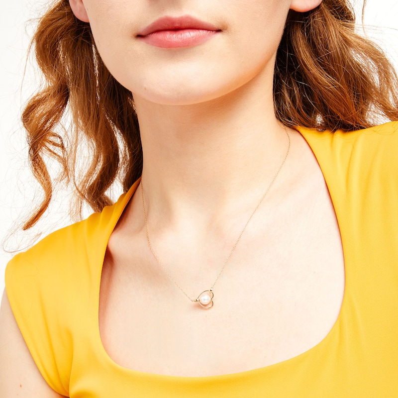 Main Image 2 of Freshwater Cultured Pearl and 1/20 CT. T.W. Diamond Collar Necklace in 10K Gold