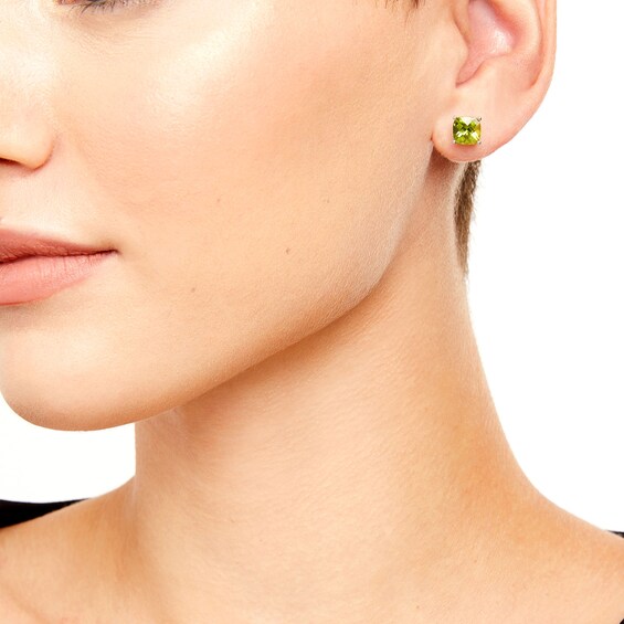 7.0mm Faceted Cushion-Shaped Peridot Stud Earrings in Sterling Silver