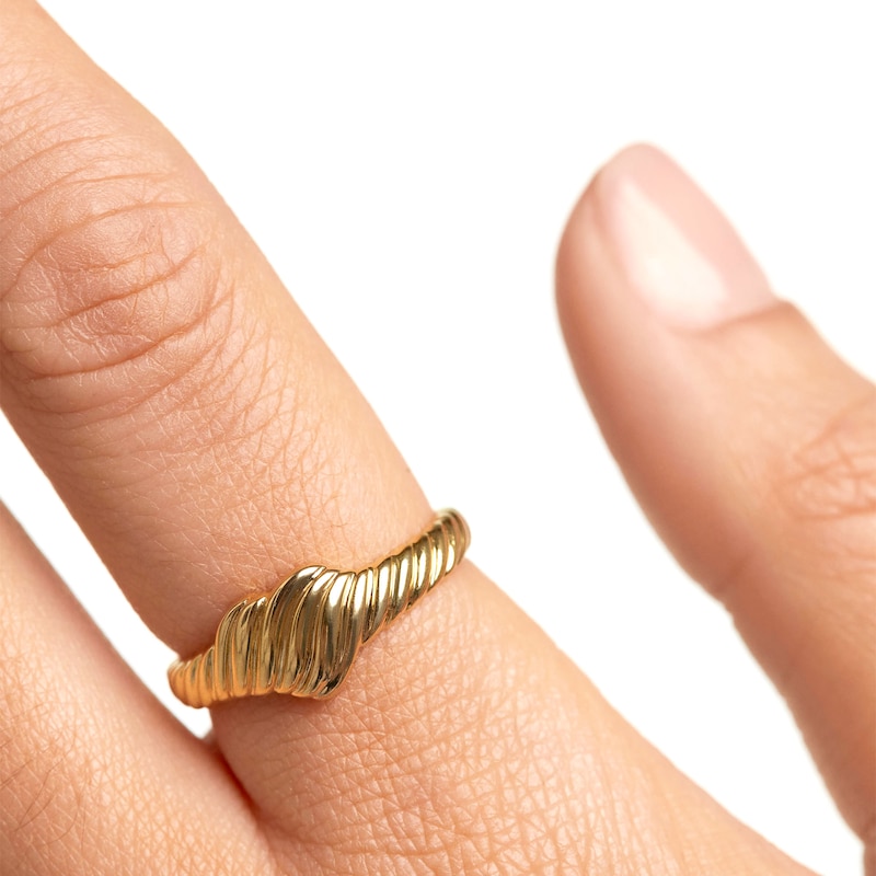 Main Image 4 of PDPAOLA™ at Zales Ribbed Heart Ring in 18K Gold - Size 7