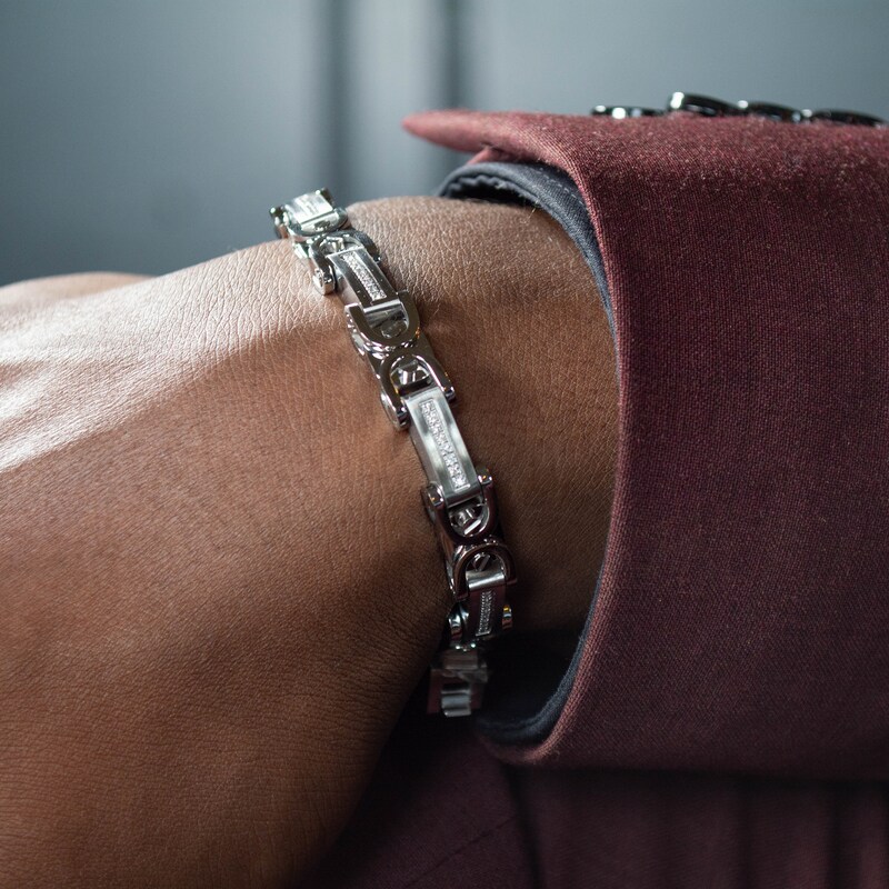 Main Image 4 of Men's 1/4 CT. T.W. Diamond Stirrup Link Bracelet in Stainless Steel - 8.5"