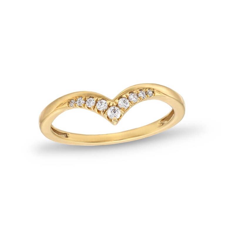 Main Image 1 of 1/8 CT. T.W. Diamond Graduated Chevron Anniversary Band in 10K Gold