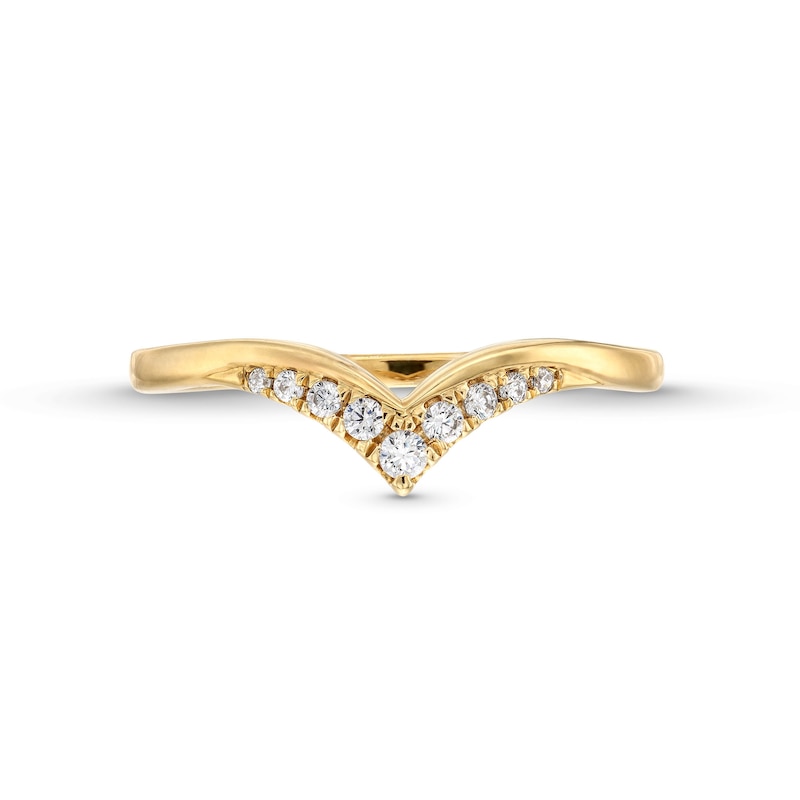 Main Image 4 of 1/8 CT. T.W. Diamond Graduated Chevron Anniversary Band in 10K Gold