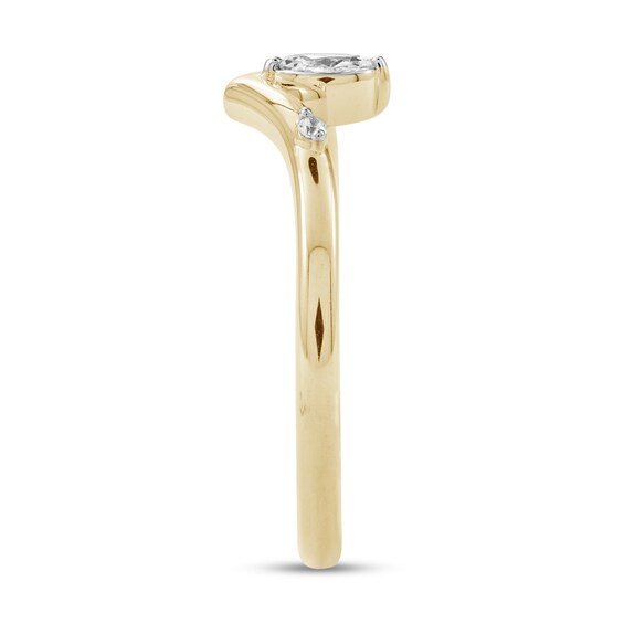 1/8 CT. T.w. Marquise-Cut Diamond Chevron Ring in 10K Gold