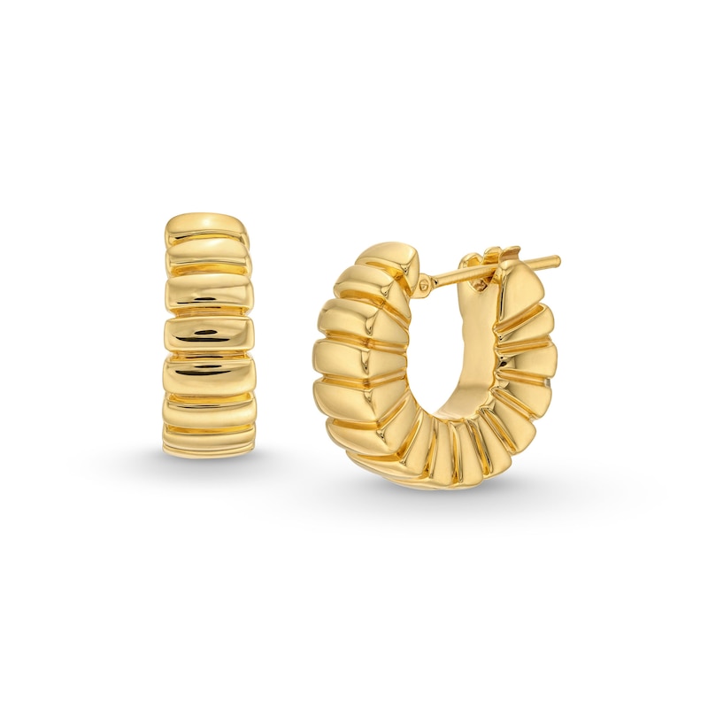 16.44mm Ribbed Huggie Hoop Earrings in Hollow 14K Gold