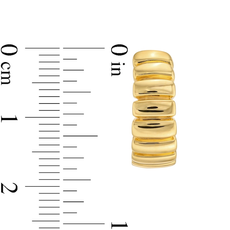 16.44mm Ribbed Huggie Hoop Earrings in Sculpted Hollow 14K Gold