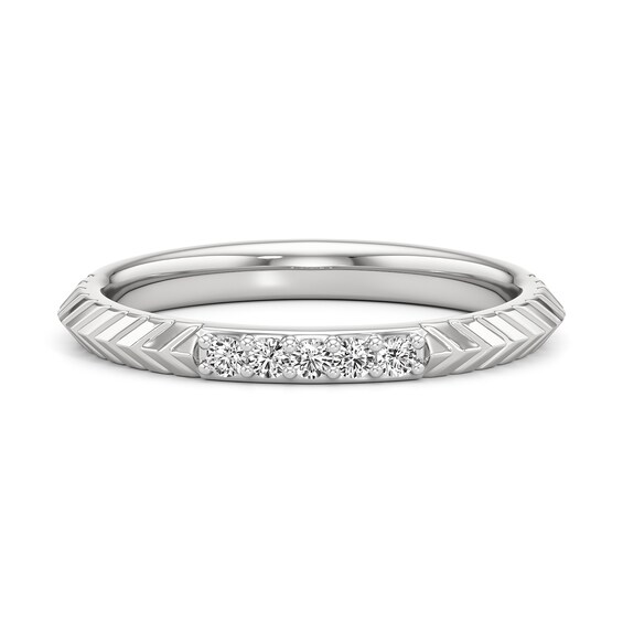 1/10 CT. T.w. Lab-Grown Diamond Knife Edge Chevron Pattern Ring in Sterling Silver