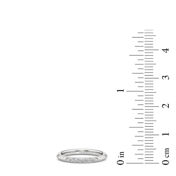 1/10 CT. T.w. Lab-Grown Diamond Knife Edge Chevron Pattern Ring in Sterling Silver