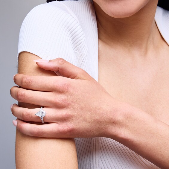 Vera Wang Love Collection 3-7/8 CT. T.w. Pear-Shaped Certified Lab-Grown Diamond Engagement Ring in Platinum (F/Vs2)