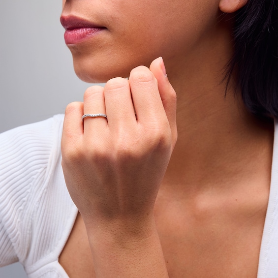 1/4 CT. T.w. Lab-Grown Diamond Gentle Chevron Contour Band in 14K White Gold (F/Vs2)