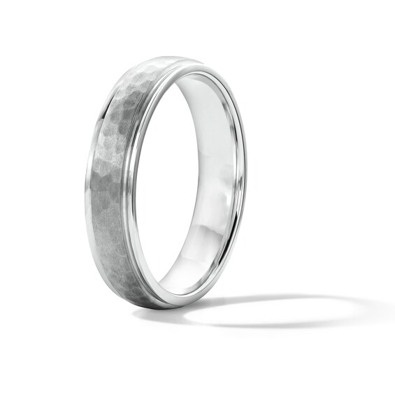 5.0mm Engravable Hammered Stepped-Edge Wedding Band in Sterling Silver (1 Line)