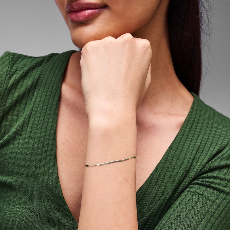 Main Image 2 of 1.5mm Herringbone Chain Bracelet in Solid 10K Gold - 7.5