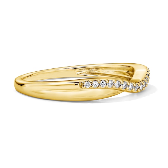 1/10 CT. T.w. Diamond Chevron Band in 14K Yellow Gold