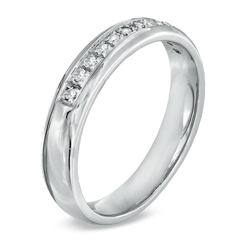 Previously Owned - Men's 1/6 CT. T.W. Diamond Wedding Band in 10K White Gold