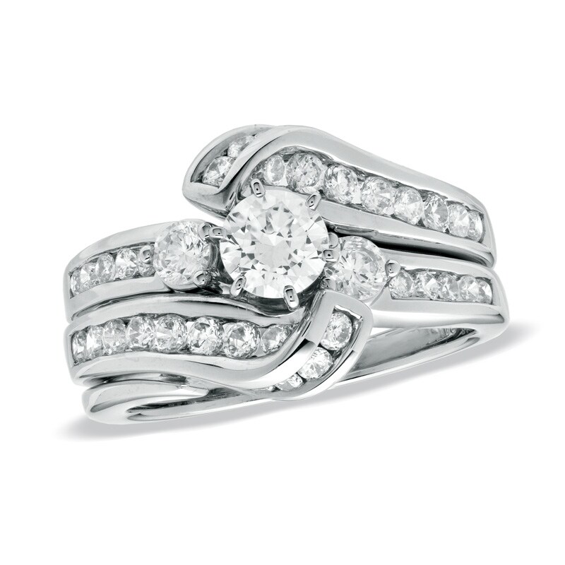 Main Image 1 of Previously Owned - 1-1/2 CT. T.W. Diamond Three Stone Bridal Set in 14K White Gold