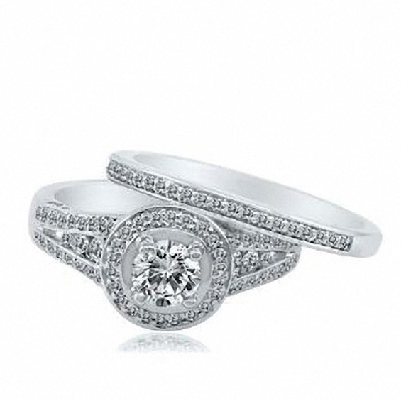 Previously Owned - 1-1/4 CT. T.w. Diamond Frame Bridal Set in 14K White Gold
