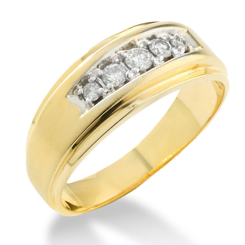 Main Image 1 of Previously Owned - 1/4 CT. T.W. Diamond Five Stone Band in 14K Gold