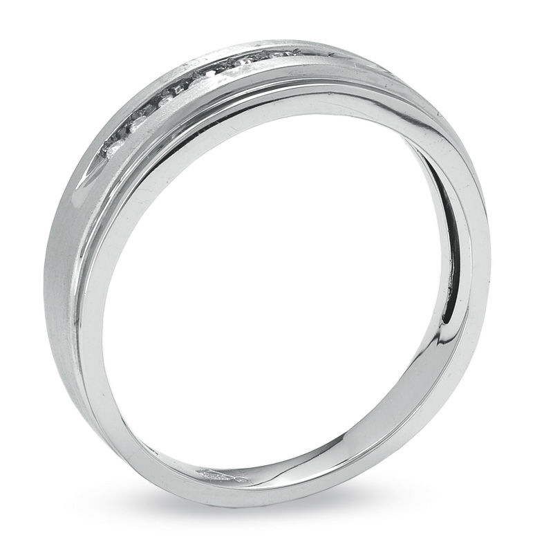Previously Owned - Men's 1/10 CT. T.W. Diamond Wedding Band in 10K White Gold