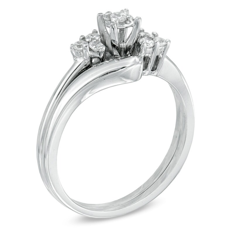 Main Image 2 of Previously Owned - 1/6 CT. T.W. Diamond Three Stone Slant Bridal Set in 10K White Gold